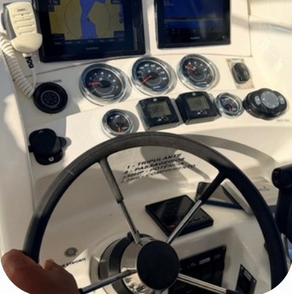 Painel com eletrônicos Garmin